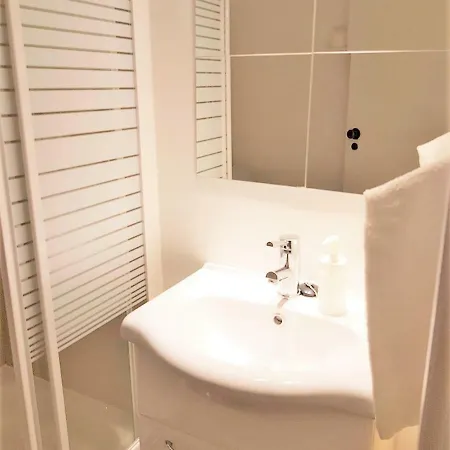 ゲストハウス By Rotunda Da Boavista *