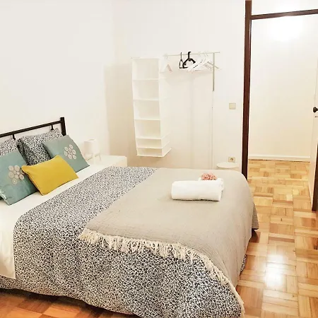 By Rotunda Da Boavista * Πόρτο